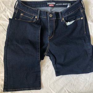Levi’s Modern Boot Cut jeans